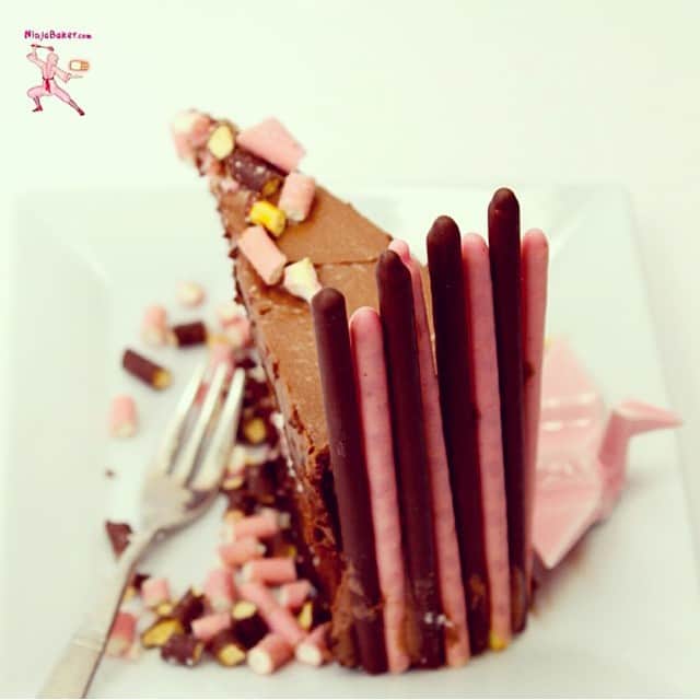 Glico USAのインスタグラム：「What can you do with Chocolate Pocky sticks and Strawberry Pocky sticks? Check out what @theninjabaker did! #pockychef #yum #baker #baking #cake #designercakes #customcakes #delicious #glico #pocky #chocolate #strawberry #chocoholic #desserts #dessert #sweets #yummy」