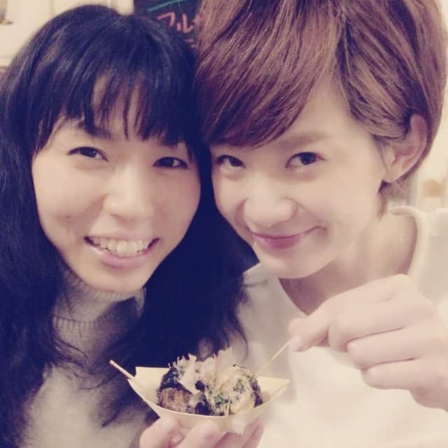 平山奈美のインスタグラム：「それにしても笑ったよね、これたこ焼きじゃないとよ、里芋だけん #たこ焼き#里芋#ショート#黒髪#パーマ に不満の#新鍋理沙#大好き な#友達」