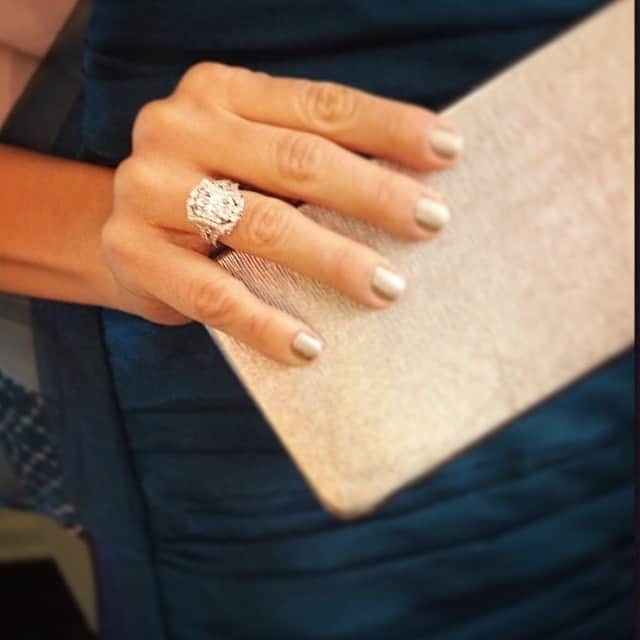 ローレンマーキンさんのインスタグラム写真 - (ローレンマーキンInstagram)「A close up taken by @lg_lauragomez on her way to the SAG Awards with her beautiful @gabrielandco diamond ring and our Grace clutch! Thank you to @caravannyc for placing our bags with such beautiful ladies! #regram #redcarpet #accessories #orangeisthenewblack」1月27日 1時32分 - laurenmerkin