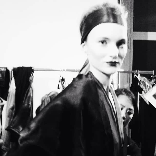 グスタボリンスのインスタグラム：「ATELIER GUSTAVOLINS / #BACKSTAGE / #COUTURESHOW #GUSTAVOLINS #PFW crédit photo : @bdb_official」