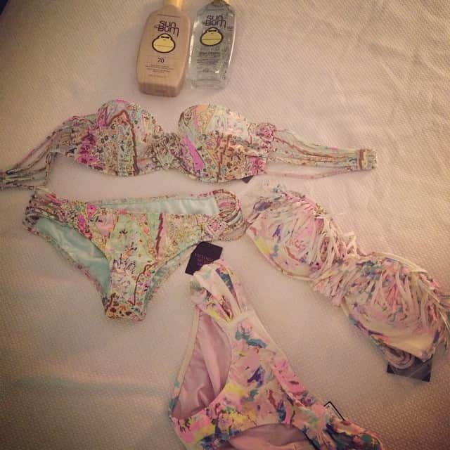 笛木優子のインスタグラム：「とてもかわいい水着を購入致しました。👙💙🌈💛🌺☀️😍#ビクトリアシークレット#ハワイ」