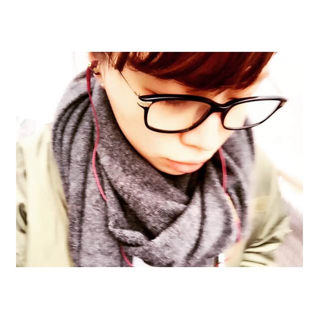 筒泉茉莉花（jasmine ジャスミン）のインスタグラム：「good morning .  出発予定時刻の10分後に起床。  3分で準備してtaxiに飛び乗る。  運転手さんが猛烈頑張って下さり 到着予定時刻2分前に到着っ、奇跡っ！  なんとかなってしまう私の人生。へへへ (この考えが悪い)  神様ごめんなさい、いつもありがとうございます。涙  #me #jasmine #jas #ジャスミン #ジャス  #遅刻 #寝坊 #寝ぼすけ #アラーム鳴った？  #運転手さんごめんなさい #心から感謝してます  #焦る #奇跡 #洗礼 #タクシー代8000円」