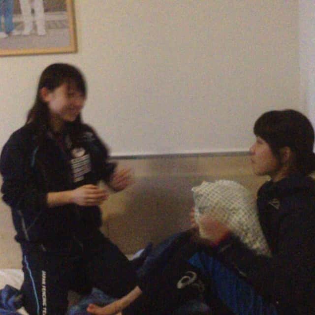 東晟良のインスタグラム：「テーマ バレンタイン😘🍫 #梅くんれいなちゃん#バレンタイン#壁ドン#きもいよ」