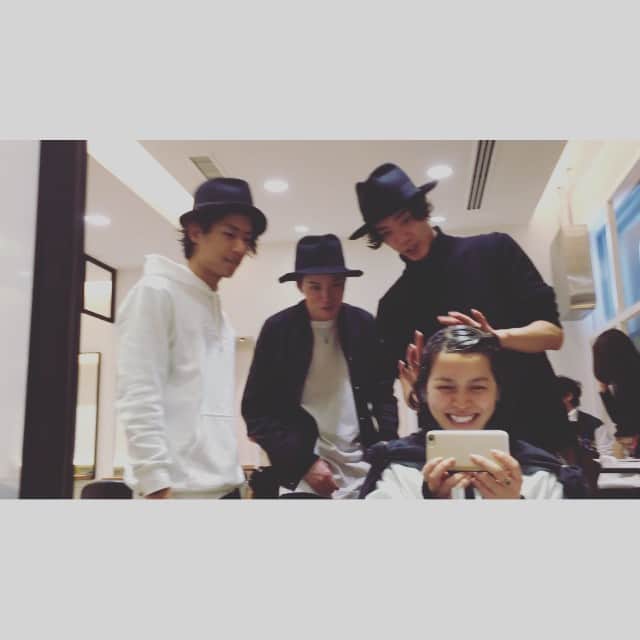筒泉茉莉花（jasmine ジャスミン）のインスタグラム：「salon .  apish♡  やっと来れた、久しぶりー！はぁと  大好きなお兄ちゃんたち♡  相変わらずの面白さ。（笑）  いつもありがとうございますっ！はぁと  #me #jasmine #jas #ジャスミン #ジャス  #salon #model #サロンモデル #サロモ  #apish #aoyama #表参道 #青山 #岡田さん  #いつもすっぴんごめんなさい（笑） #ちんちゃんにはジャスミン様と呼ばれてます（笑） #神スタイリスト岡田さんにはおジャス（笑）」
