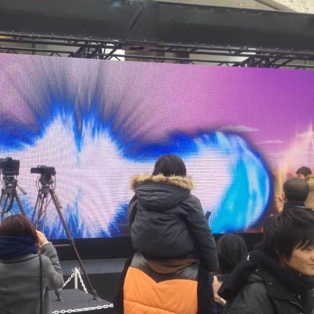 安達雅哉のインスタグラム：「渋谷で少年が戦ってた！ #かめはめ波 #ドラゴンボール」