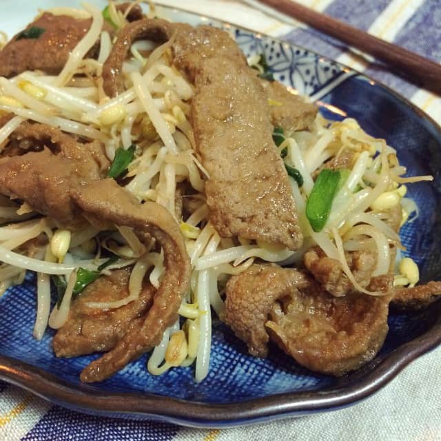 知念ありかのインスタグラム：「必殺レバニラもやし炒め。 #ちねん食堂 #ありキッチン #基本山盛り #スタミナつくよ #完食」