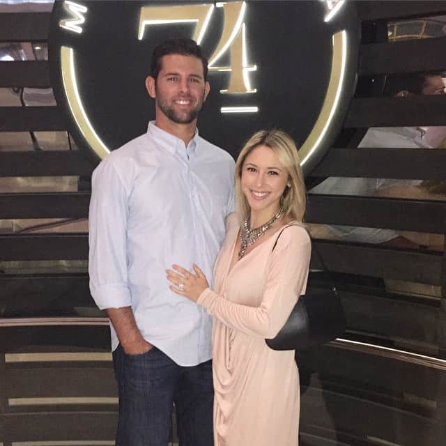 ニック・マルティネスのインスタグラム：「@kimboslice21 my valentine😍」