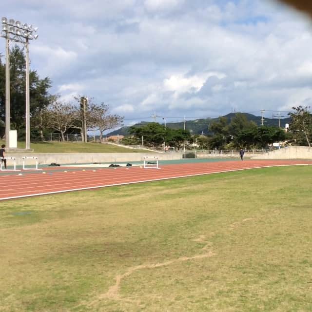 松下祐樹のインスタグラム：「#石垣島合宿 #400mH #13歩 #まだキレはないけどリズムは良い感じ」