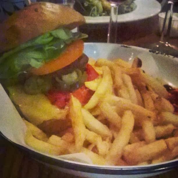 フライ53さんのインスタグラム写真 - (フライ53Instagram)「Just because it's Tuesday! #FLY53 #burger #Tuesday #eats #fries」2月18日 5時20分 - fly53official