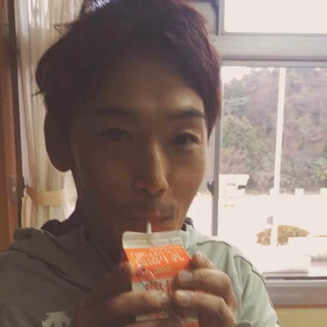 後藤浩輝のインスタグラム：「飲んでみる。Ryota&Tomoyaがいてほしい（笑）」