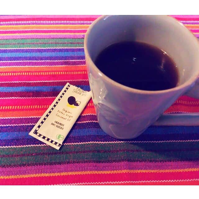 市井紗耶香さんのインスタグラム写真 - (市井紗耶香Instagram)「おはようございます。  やっぱり珈琲が好き。 二三味珈琲とBROWNSUGAR 1ST.の 組み合わせで幸せな朝。  #morning #二三味珈琲 #brownsugar1st.」2月19日 8時49分 - sayakaichii