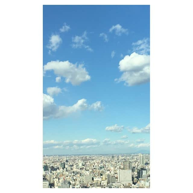 西山真以さんのインスタグラム写真 - (西山真以Instagram)「雨の日の翌日が晴れるとそれだけでいつもより幸せで感謝の気持ち。  どんなこともなれてしまうとあたりまえになってしまいがちで、でもそうでなくなったときに、あたりまえと思っていたことの幸せを感じられる。今日もいい一日になりますように❤︎🙏」2月19日 12時22分 - mai0830