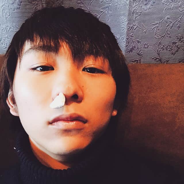 須賀健太さんのインスタグラム写真 - (須賀健太Instagram)「最近毎日鼻血でるねん。」2月19日 22時26分 - sugakenta1019