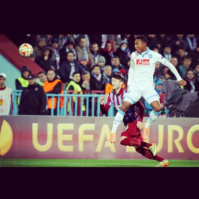 ジョナサン・デ・グズマンのインスタグラム：「#Trabzonspor - #Napoli #EL」