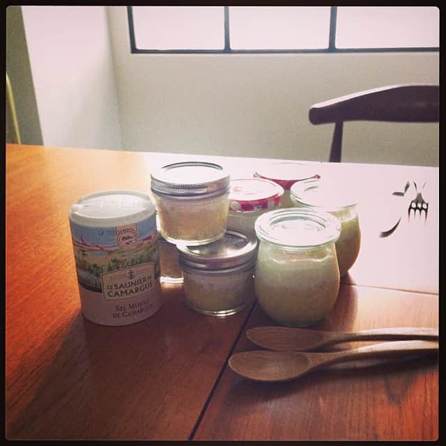 志摩有子さんのインスタグラム写真 - (志摩有子Instagram)「エッグスラット、スタッフみんなの試食分も用意。おおむね好評♡ #エッグスラット #我が家のガラスジャー（小型）総動員」2月22日 12時35分 - ariko418