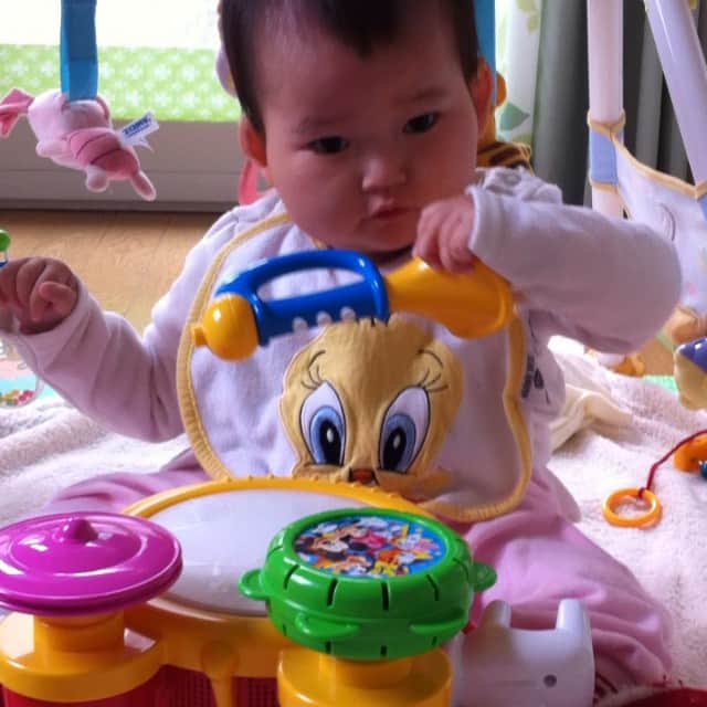 yunomama_takkaのインスタグラム：「8ヶ月くらいのゆの♡赤ちゃんだったなぁ〜♡私の小さい時に似てる(^_^;)」