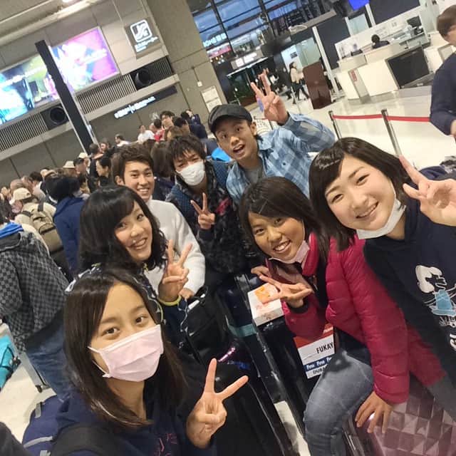 池江璃花子のインスタグラム：「これからオーストラリアに出発‼︎ 成田空港なう🐨🐺 #NSW  #隣にはいつも安定の今井月」