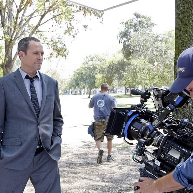 バトル・クリークのインスタグラム：「#BehindTheScenes on #BattleCreek… #DeanWinters plays the good, but cynical Cop who has his world upended when @JoshDuhamel’s character comes to town… Don’t miss the series premiere 3/1! @yodeanomite」