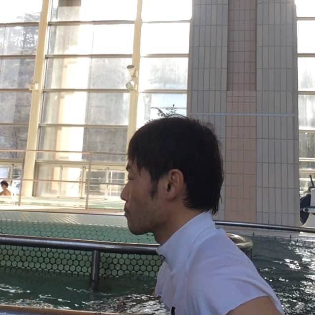 後藤浩輝のインスタグラム：「今日も朝から温泉プールでリハビリ開始‼️ オンエア告知‼️ 2/25（水） 19:00～ TBS「トコトン掘り下げ隊!生き物にサンユー!!」 後藤浩輝×シゲルスダチ　馬と人の復活物語  2/26（木） 25:49～25:19 NTV系「まさかのタメ年トークバラエティー! ビックラコイタ箱」 先週に続いて2週目の放送です。  シゲルスダチとの物語は涙なしでは見られないでしょう…。 ビックラコイタ箱も先週に引き続き面白エピソード満載！ 是非見てください‼️」