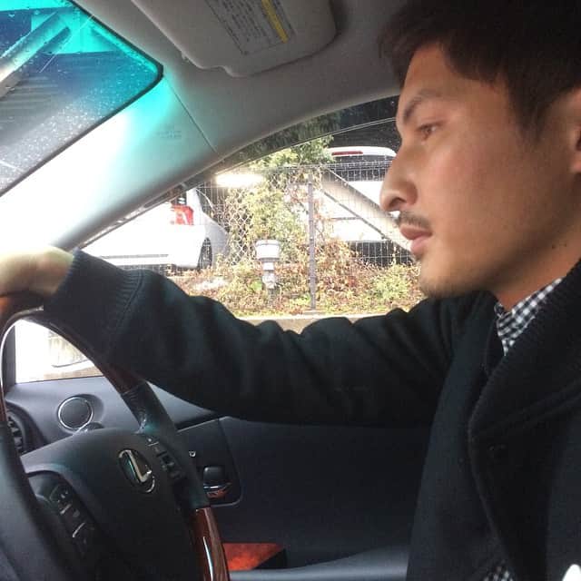 中谷進之介のインスタグラム：「OFFにテラスハウス。帰りの車はテイラーで。あざす。」