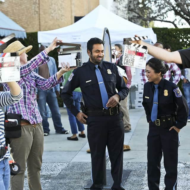 バトル・クリークのインスタグラム：「#lizalapira and #KalPenn looking spiffy in their uniforms! #BattleCreek #behindTheScenes」