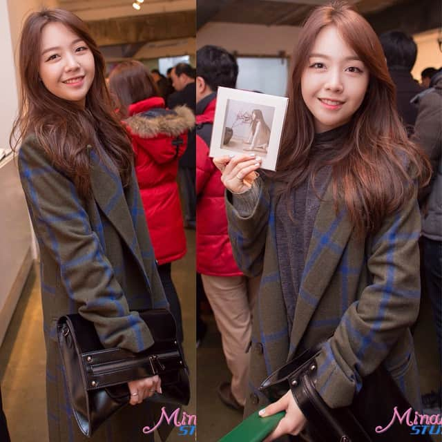 ミナ（Minah）のインスタグラム：「[FANTAKEN] 150207 Minah @ Jisook's 'Lint' Photo Exhibit Event (cr:MinahStudio)」