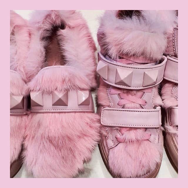 ジャコモレッリのインスタグラム：「#thinkpink 🚺 #GIACOMORELLI  Women FE 2015  sales campaign  Milan 27th Feb - 4th Mar Paris 6th - 12th Mar @tomorrowshowroom  womens@tomorrowltd.com Info@tomorrowltd.com paola@tomorrowltd.com  #giacomorelli #giacomorelliwomens #fw2015 #pfw #salescampaign #tomorrowltd #tomorrowshowroom」