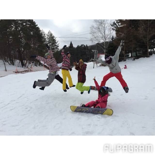 のインスタグラム：「初スノボ⛄️❄️たくさん転んでたくさん笑った😂💞大切な思い出がまた一つ増えました😘💕 Guys, big love for your💋💋💋」